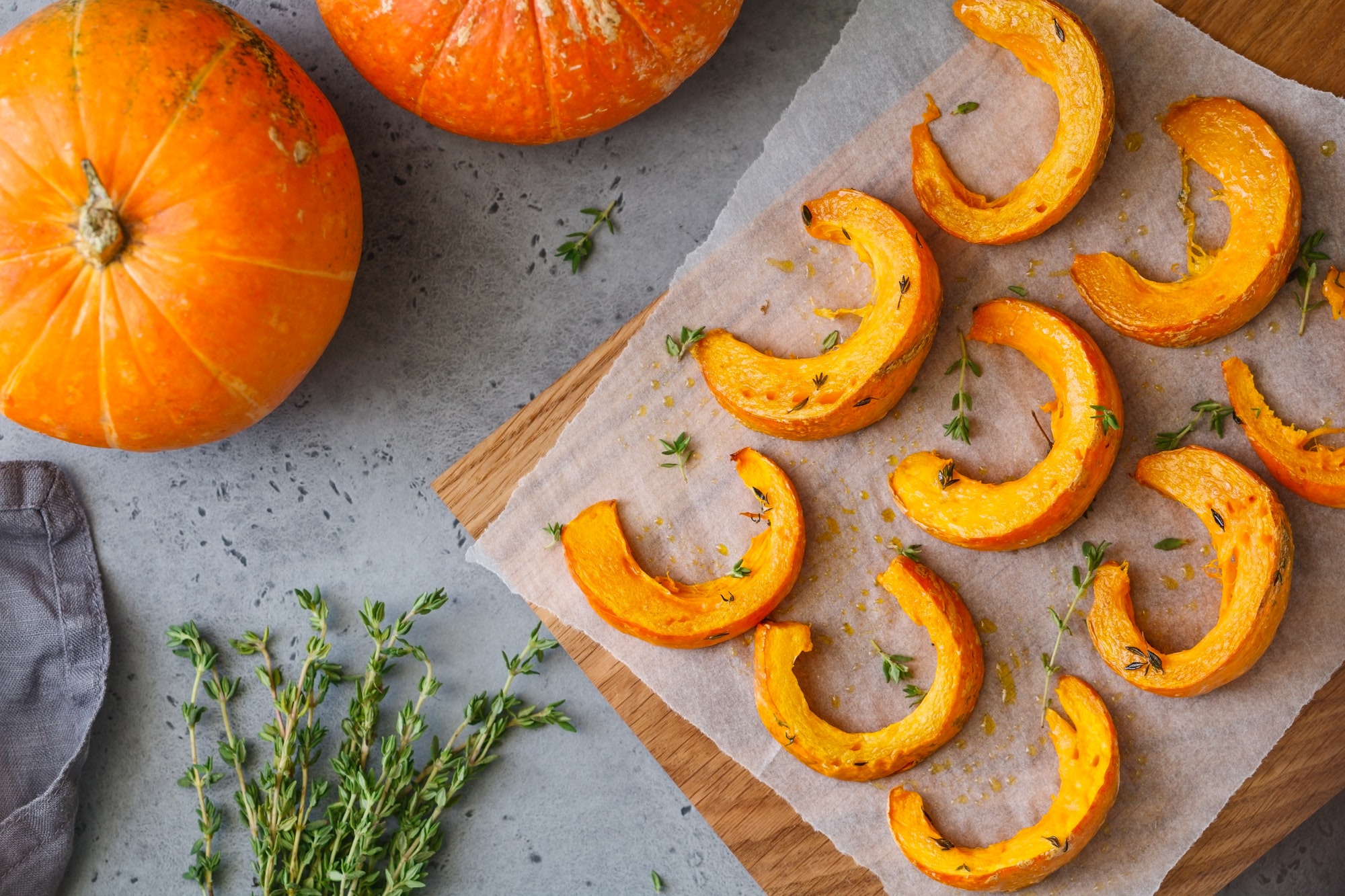 Calabaza horneada cortada en gajos